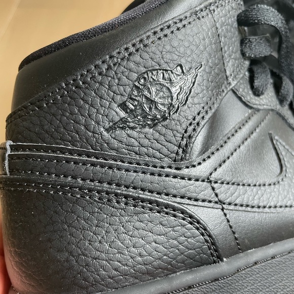 Air Jordan 1 Mid All Black 6.5 Youth 7.5 Women WORN ONCE - Picture 5 of 9